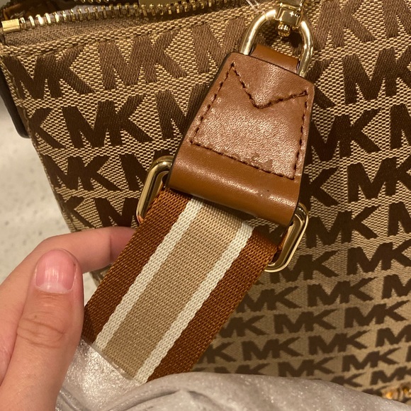 NWT Michael Kors Bedford Shoulder Bag - Picture 4 of 9